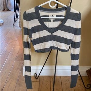 Long-sleeve crop